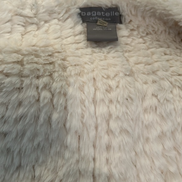 Bagatelle Collection Lux White Faux Fur Vest NWT - Picture 7 of 8